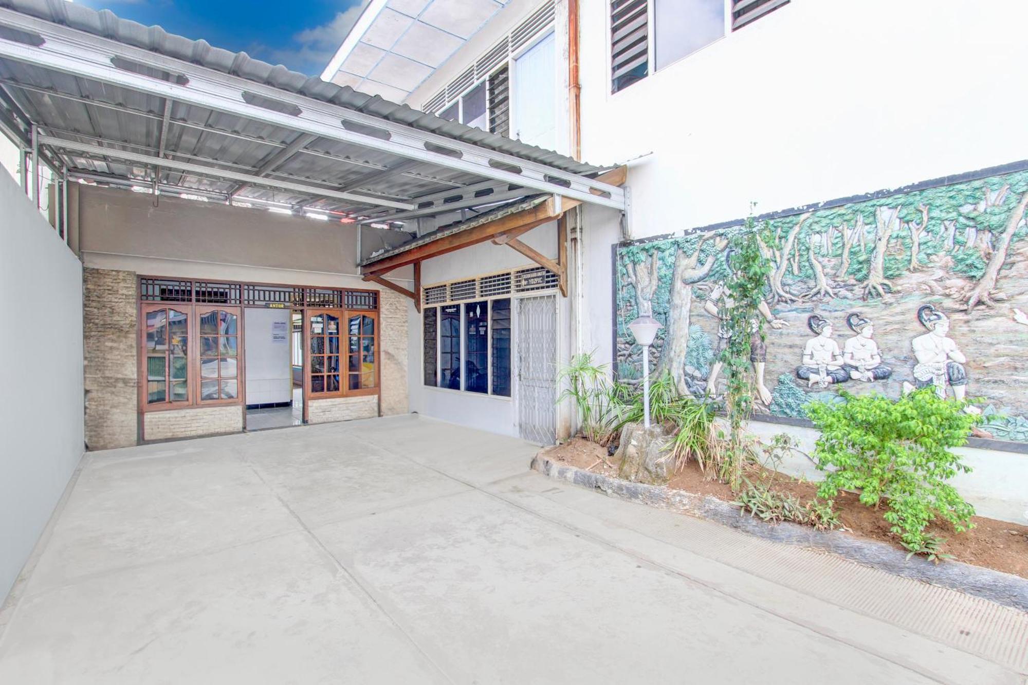 Spot On 94085 Hotel Agung Purwokerto Exterior foto